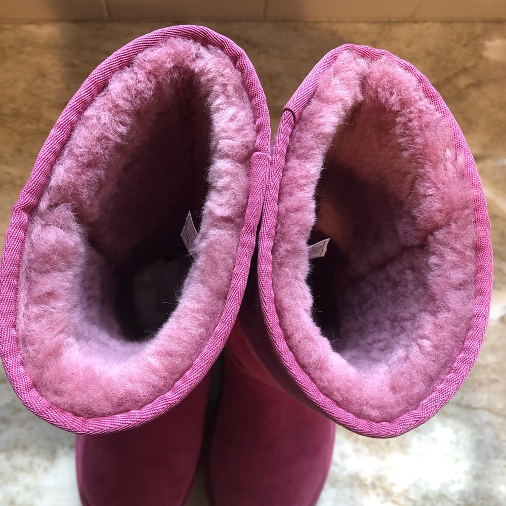 UGG Tall Classic 4.0 - Picture 2 of 8